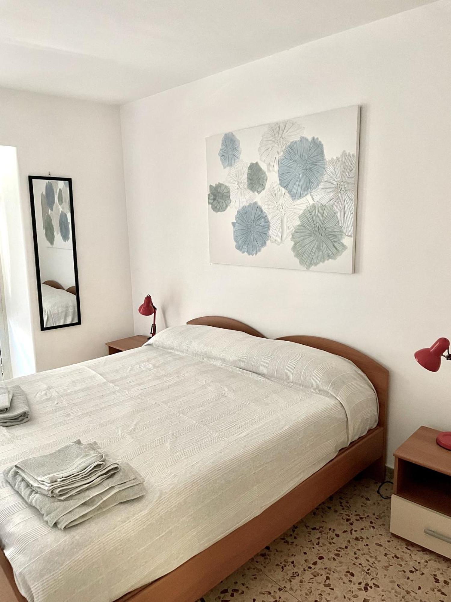 Lorenzo'S House Catania City Centre - Comfortable Large Apartment With 2 Bedrooms And 2 Baths, Close To Trains, Metro And Bus Station Екстер'єр фото